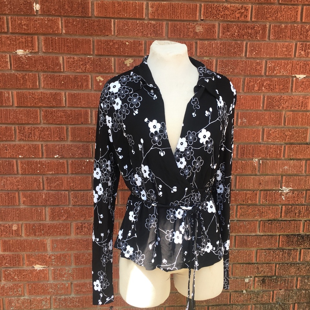 Mossiro ?  black and white wrap shirt